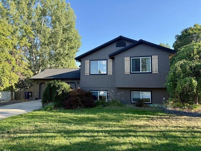 property at 518 E Pine Needle Ave