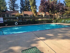 201 Del Verde Cir in Sacramento, CA - Building Photo - Building Photo