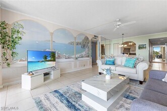 5 Bluebill Ave in Naples, FL - Building Photo - Building Photo