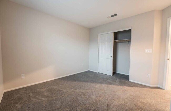 6129 Rose Springs Ave in Las Vegas, NV - Foto de edificio - Building Photo
