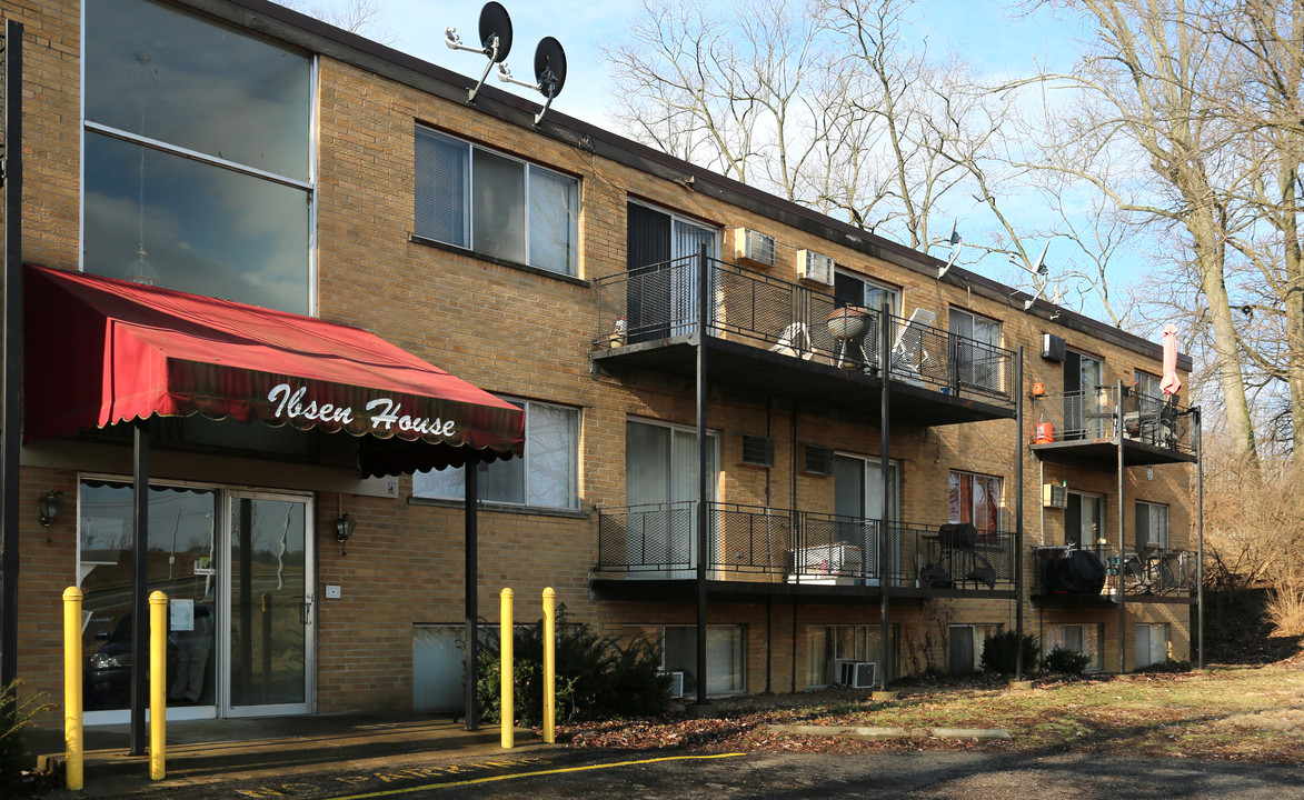 Ibsen House in Cincinnati, OH - Building Photo