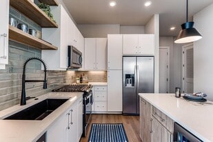 1010 Waugh Apartments in Houston, TX - Building Photo