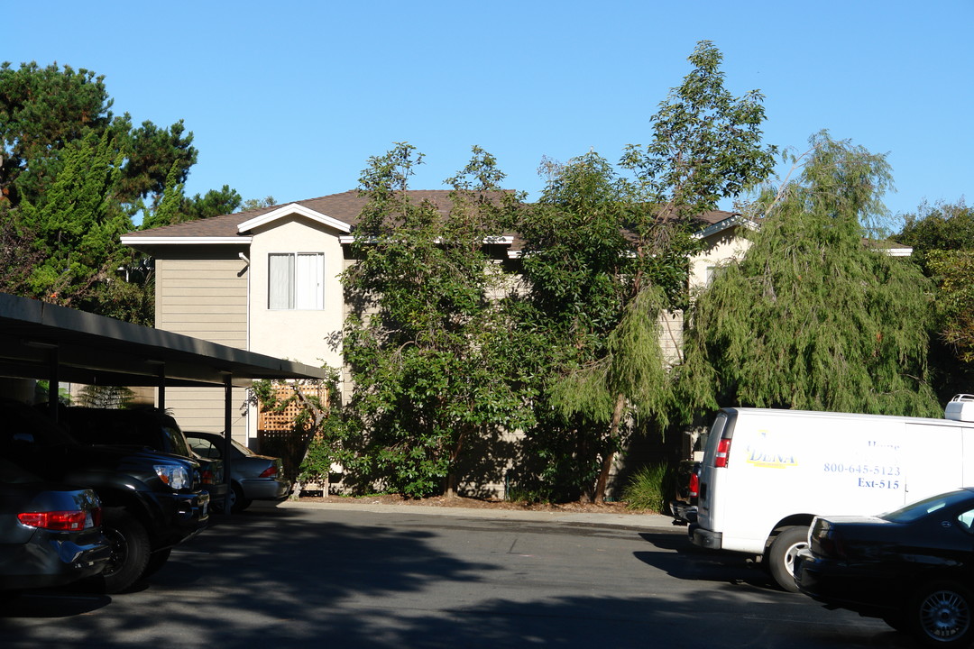 240 Chinquapin Ave in Carlsbad, CA - Building Photo