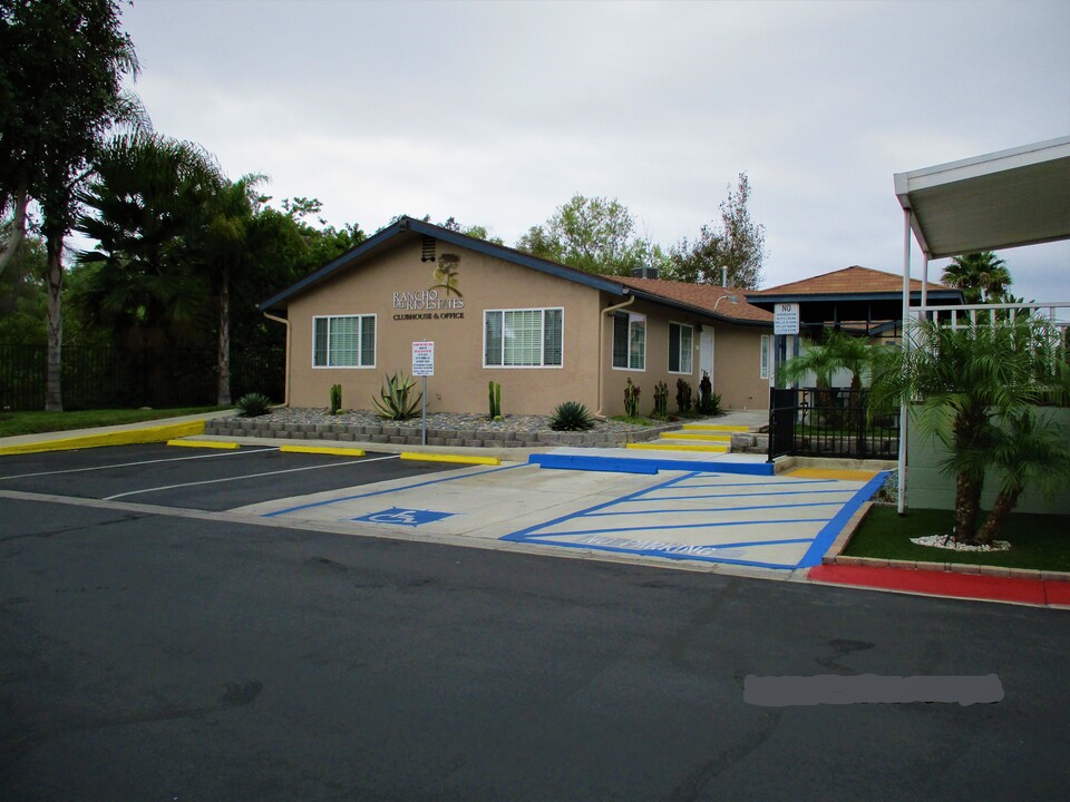 Rancho Del Rio Estates in San Diego, CA - Foto de edificio