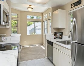 8170 Mountain View Dr, Unit G in Pleasanton, CA - Building Photo - Building Photo