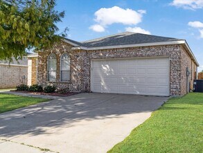 548 Linacre Dr in Crowley, TX - Foto de edificio - Building Photo