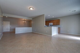 3321 Kingbird Dr in North Las Vegas, NV - Building Photo - Building Photo