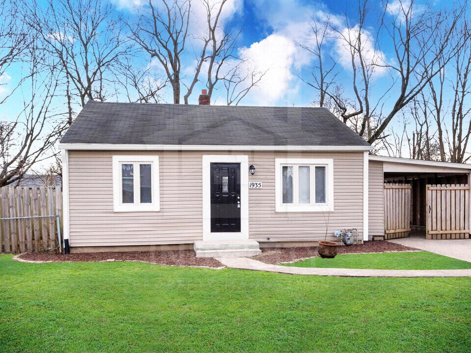 1935 N Tibbs Ave in Indianapolis, IN - Building Photo
