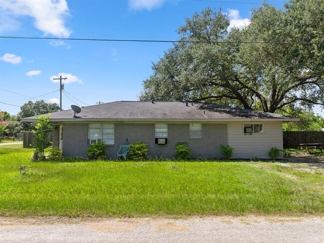 147 9th St in Markham, TX - Building Photo - Building Photo