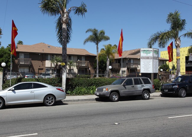 Sierra Garden Apartments in Bellflower, CA - Foto de edificio - Building Photo