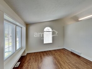 5806 S Stone Flower Way in Kearns, UT - Foto de edificio - Building Photo