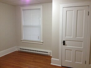 144 E 5th St, Unit Floor 1 in Bloomsburg, PA - Building Photo - Building Photo