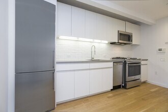 331 E Houston St in New York, NY - Foto de edificio - Building Photo