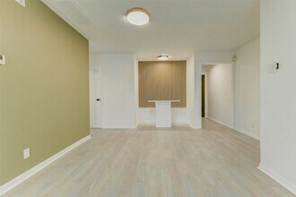 2135 Casa Rio Cir in Dickinson, TX - Building Photo - Building Photo