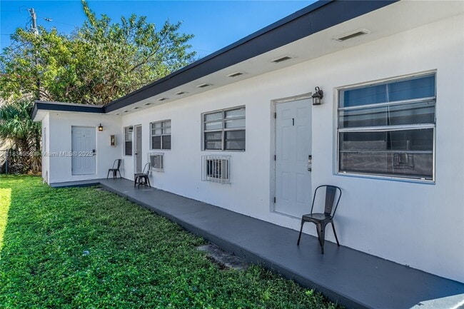 105 SW 5th Ct in Dania Beach, FL - Building Photo - Building Photo