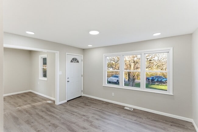 365 Old Dandridge Pike in Strawberry Plains, TN - Building Photo - Building Photo