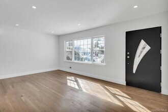 11 Barbara Dr in South Farmingdale, NY - Building Photo - Building Photo