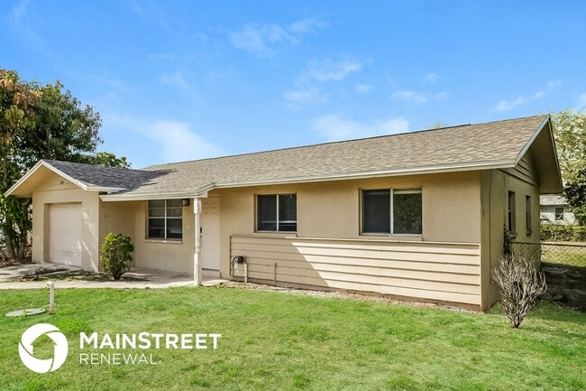 5210 2nd St W in Lehigh Acres, FL - Building Photo - Building Photo