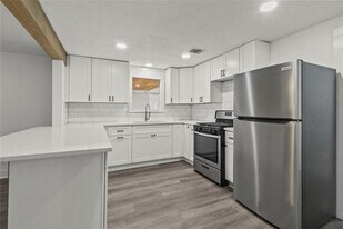 802 Collins St in Dayton, TX - Building Photo