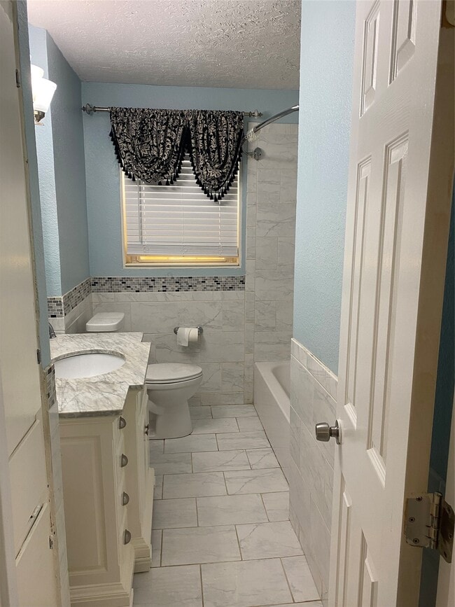 2734 Almeda Plaza Dr