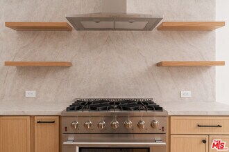 1931 Sunset Plaza Dr in Los Angeles, CA - Building Photo - Building Photo