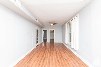 848 N Wood St, Unit 3 in Chicago, IL - Foto de edificio - Building Photo