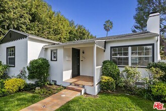 3032 Oakhurst Ave in Los Angeles, CA - Building Photo - Building Photo