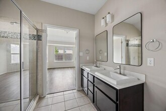 5505 Bonneville Bend in Austin, TX - Building Photo - Building Photo