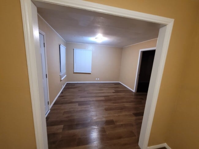 15814 N St in Mojave, CA - Foto de edificio - Building Photo