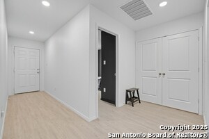 5631 Mount Helen Dr in San Antonio, TX - Building Photo - Building Photo
