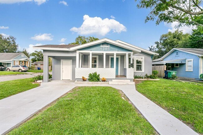 6705 N Branch Ave in Tampa, FL - Building Photo - Building Photo