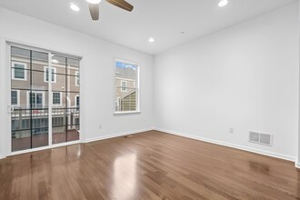 205 Roosevelt Dr, Unit 205 in Wood Ridge, NJ - Foto de edificio - Building Photo