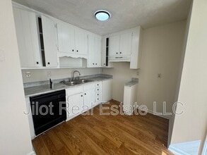 5233 Ridge Forest Dr in Stone Mountain, GA - Building Photo - Building Photo