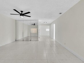 6661 Meade St in Hollywood, FL - Building Photo - Building Photo