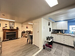 2341 N Leavitt St, Unit 4C in Chicago, IL - Building Photo - Building Photo