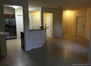 8620 NW 97th Ave-Unit -209 in Medley, FL - Foto de edificio - Building Photo