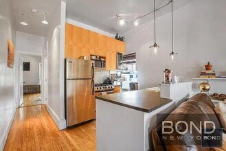48 Grove St in New York, NY - Foto de edificio - Building Photo