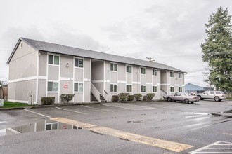 Chandelle Apartments in Lakewood, WA - Foto de edificio - Building Photo