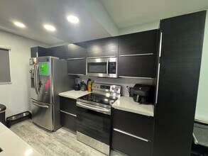 8400 SW 133rd Avenue Rd, Unit #209 in Miami, FL - Foto de edificio - Building Photo