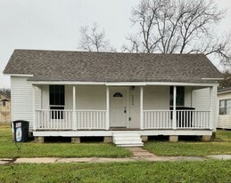 2504 Avenue H in Bay City, TX - Building Photo
