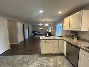 120 E Mountain View Dr in Allyn, WA - Building Photo - Building Photo