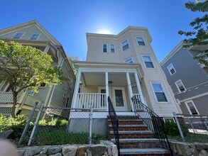 35 Hancock St, Unit 1 in Somerville, MA - Foto de edificio - Building Photo