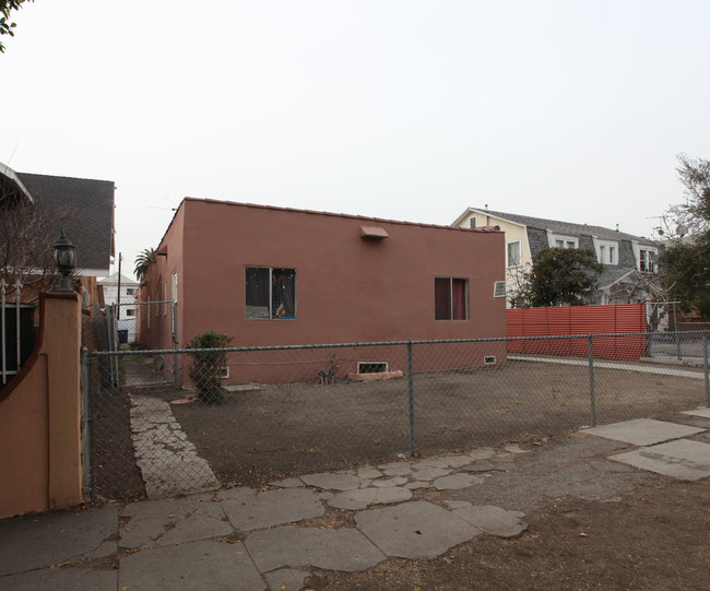 1327 N Hobar in Los Angeles, CA - Building Photo - Building Photo