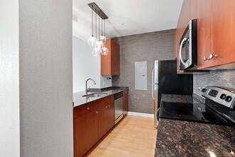 565 W Quincy St, Unit 1208 in Chicago, IL - Building Photo - Building Photo