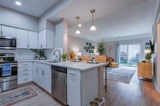 Hilliard Grand Apartments in Dublin, OH - Foto de edificio - Building Photo