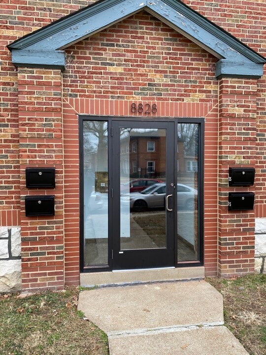 8828 Riverview Blvd, Unit 2S in St. Louis, MO - Foto de edificio