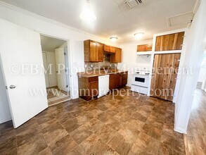 200 Dunlap St in Italy, TX - Building Photo - Building Photo