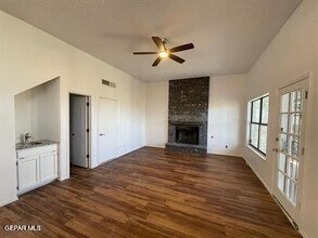 567 Kieffer Ln in El Paso, TX - Building Photo - Building Photo