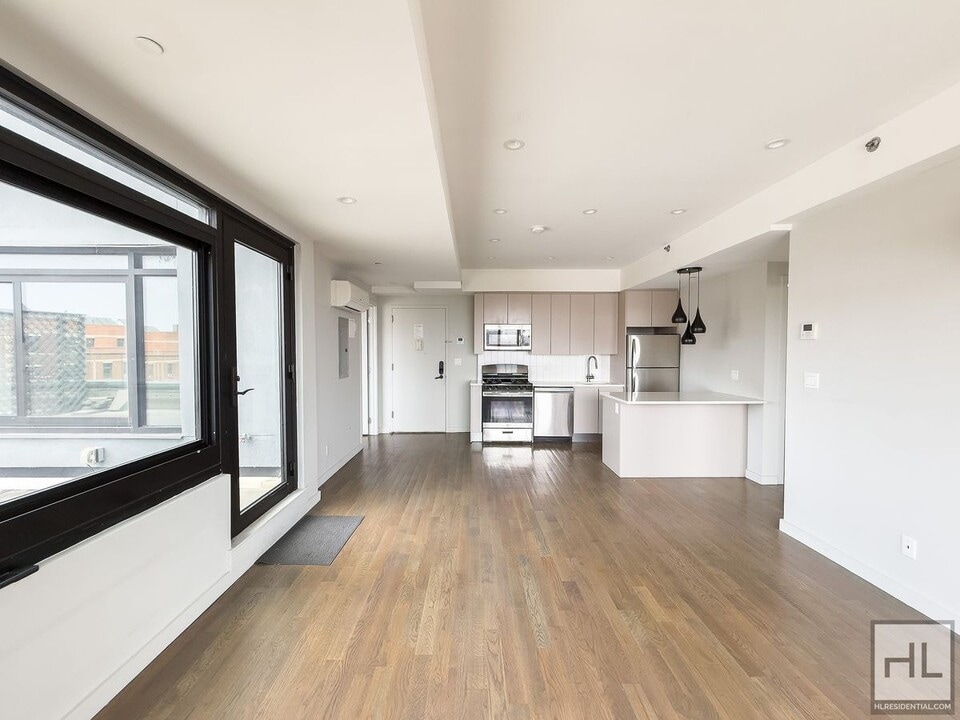 Bushwick Avenue / Spacious Penthouse 2-Bed in Brooklyn, NY - Building Photo