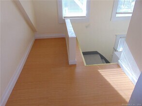 30 Terrace Ave, Unit 2 in Waterbury, CT - Building Photo - Building Photo